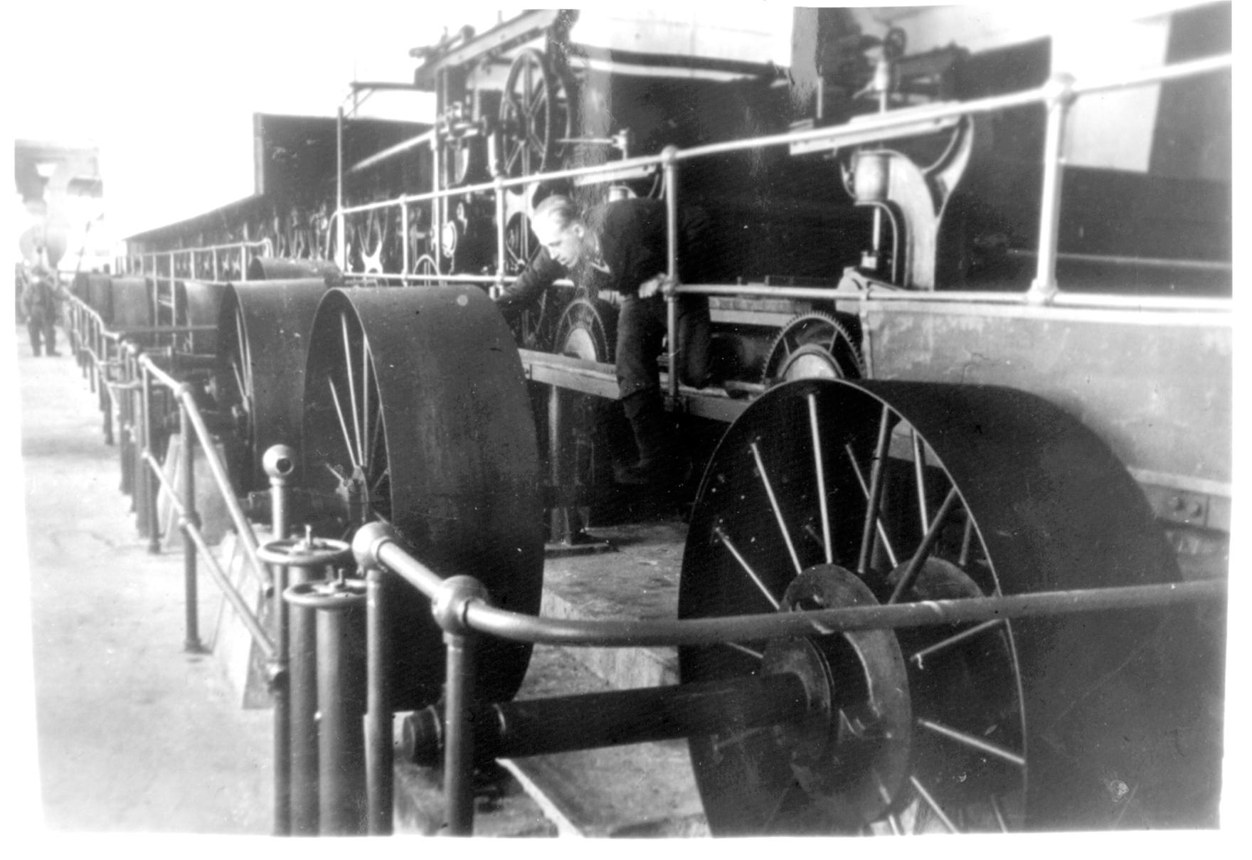 Первый пресспат на заводе заработал в 1926 году